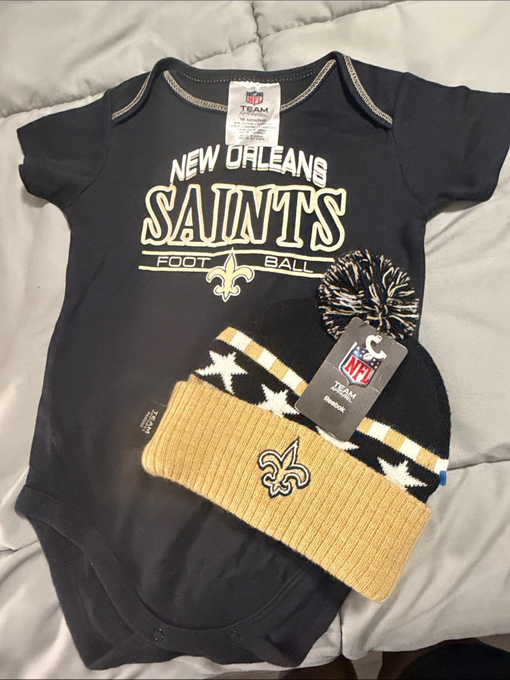 NFL New Orleans Saints Infant Bodysuit & Knit Beanie - Black, Gold, White